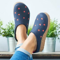 HAFLINGER CIABATTA IN FELTRO DI LANA CUORICINI BLU
