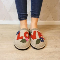 HAFLINGER FLAIR LOVE PANTOFOLA IN LANA COTTA CON SCRITTA GRIGIO